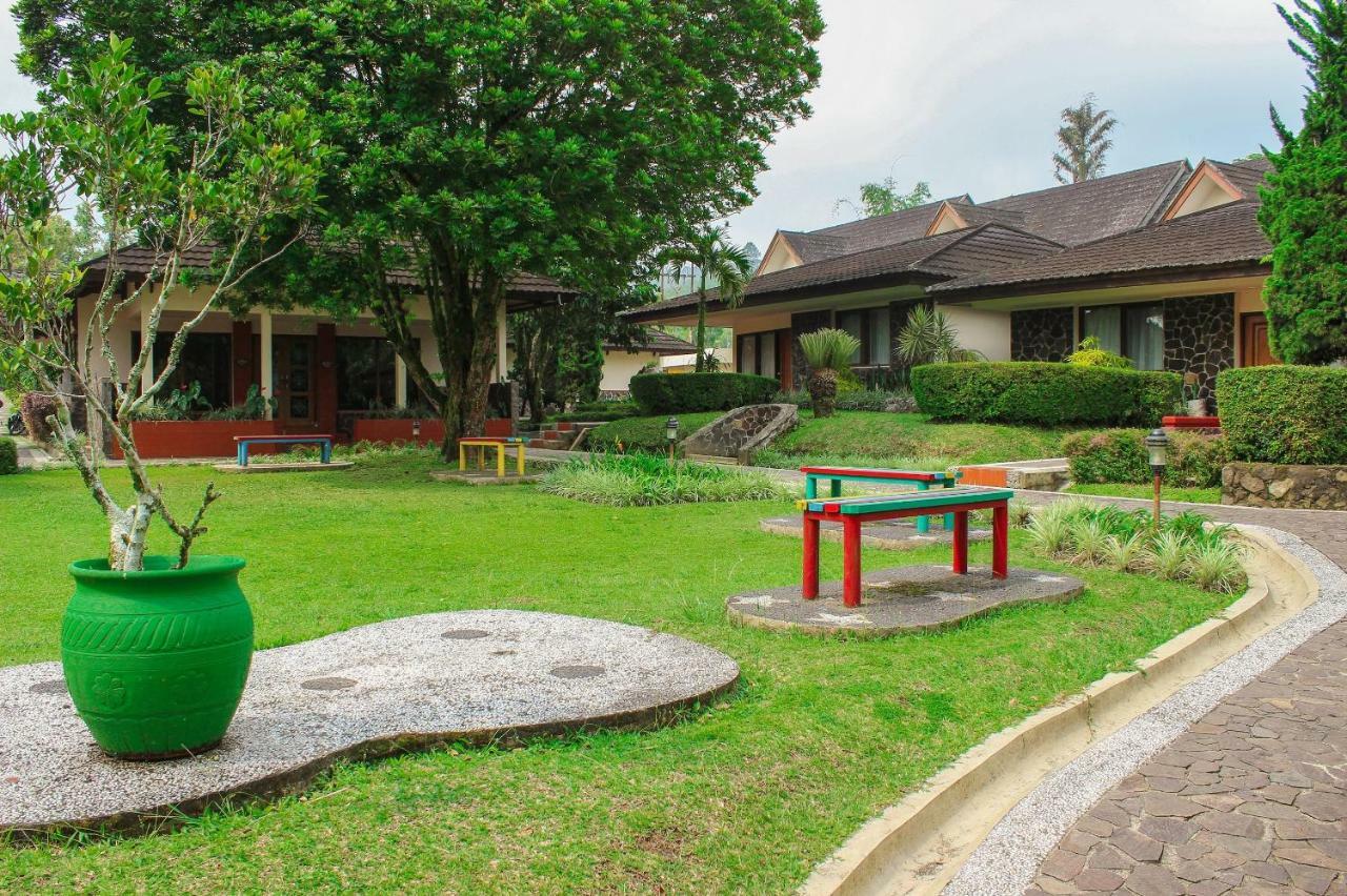 Parkside Nuansa Maninjau Resort Exterior foto