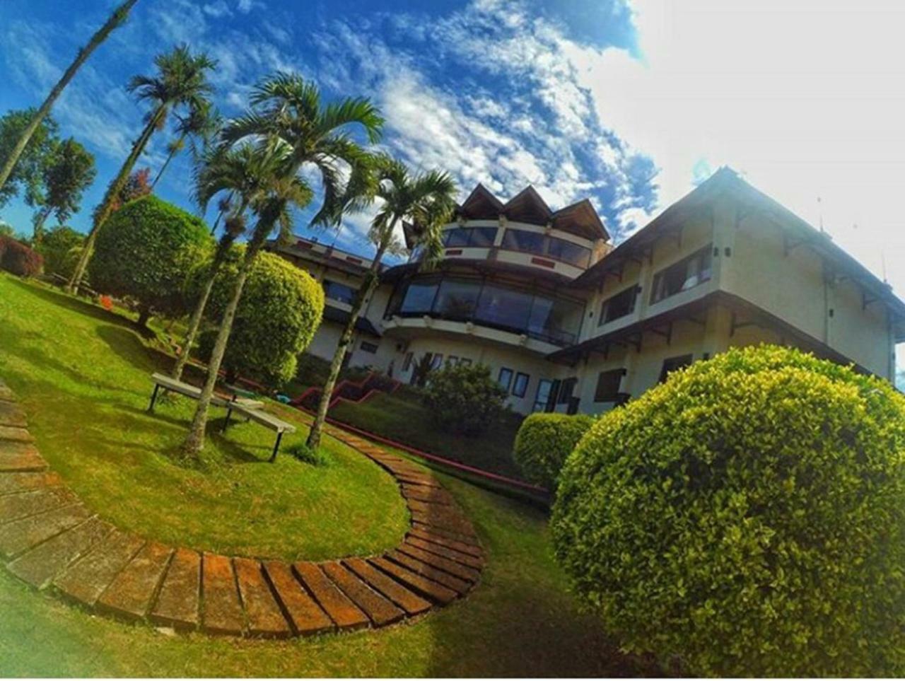 Parkside Nuansa Maninjau Resort Exterior foto