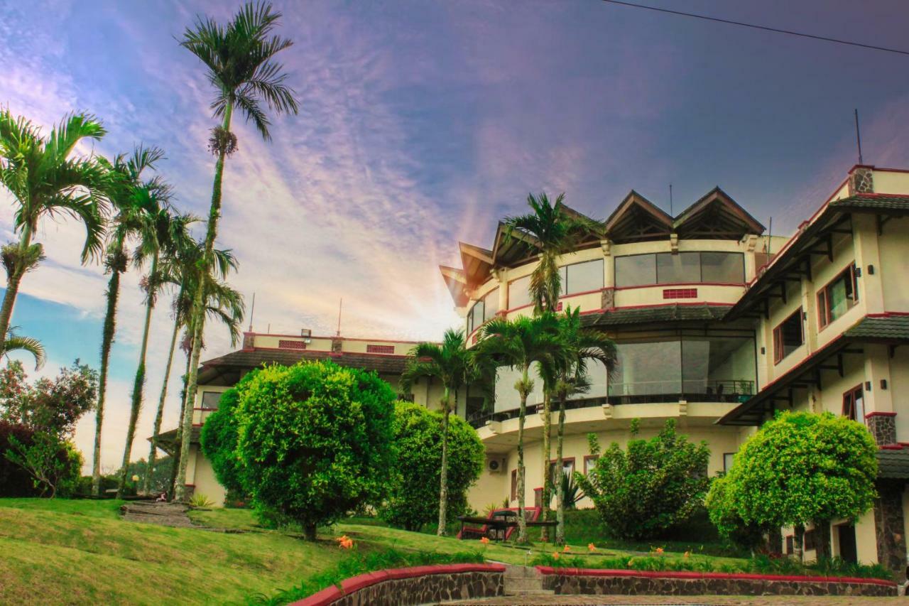 Parkside Nuansa Maninjau Resort Exterior foto